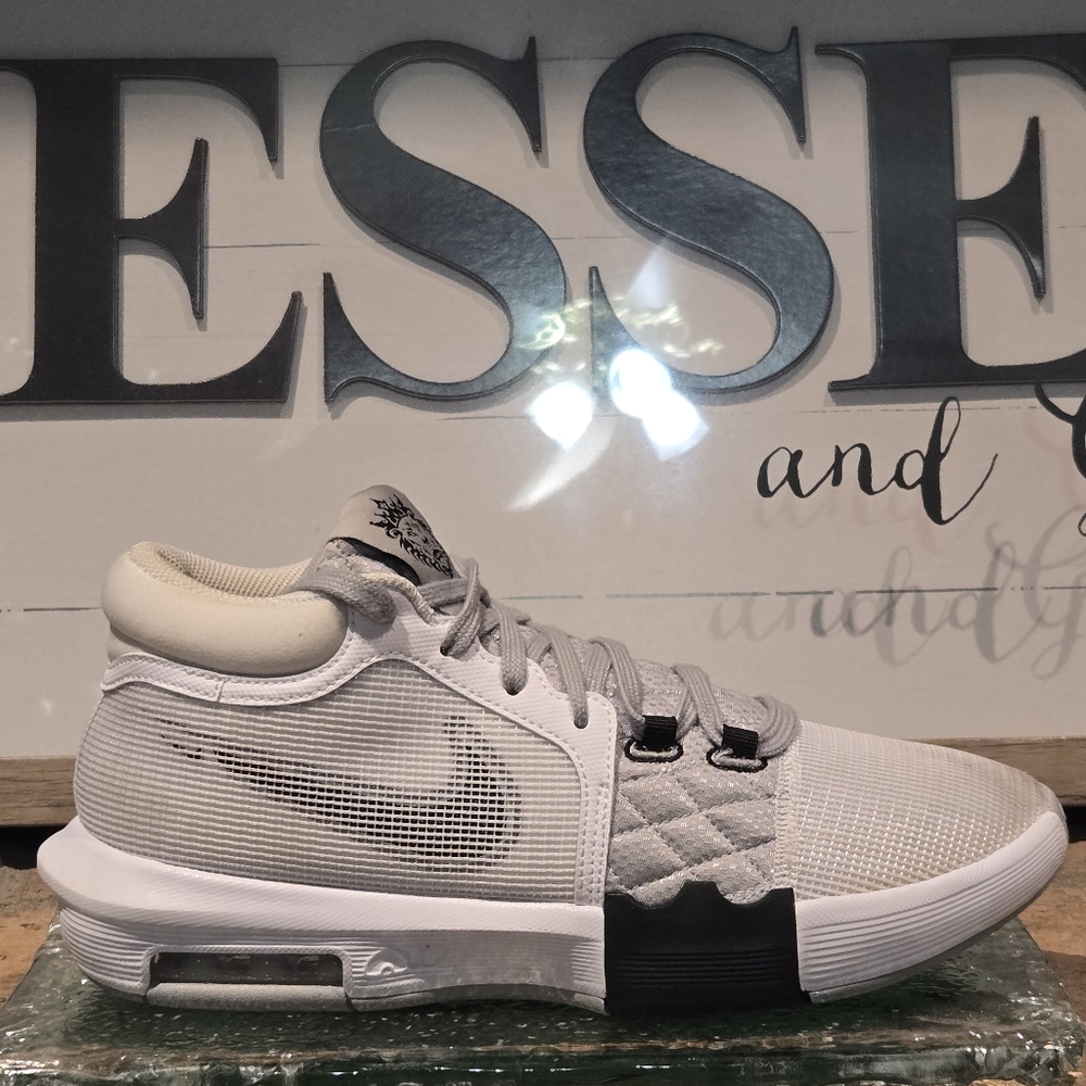 Nike LeBron Witness VIII White Grey Mens 9.5 #FB2239-003